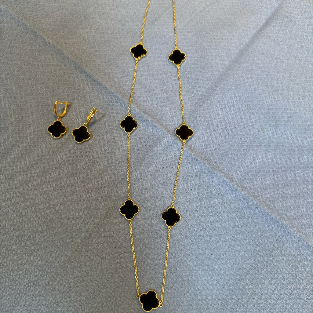 Elegant Black And 14 Kt Gold Jewelry Set